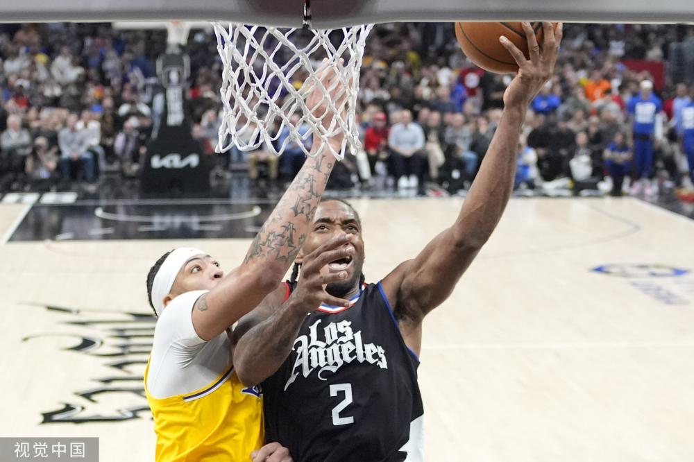 他已吸引了 他已吸引了