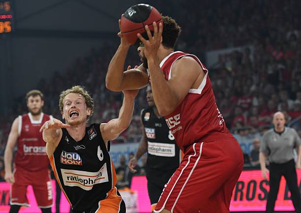 丢分让争冠 丢分让争冠